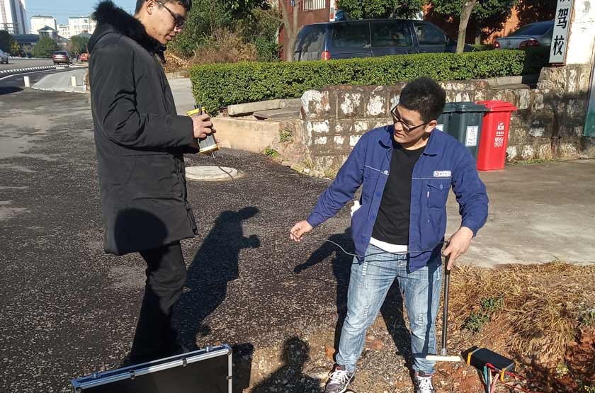 國(guó)電西高為昆明客戶調(diào)試電纜故障測(cè)試設(shè)備