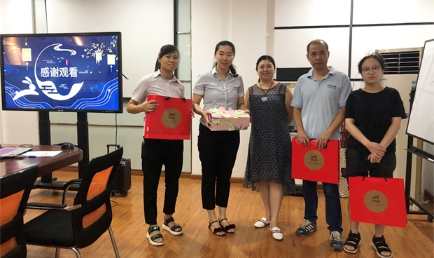 同喜同賀迎中秋，同歡同樂送祝福