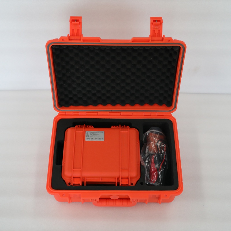 多次脈沖電纜故障測試儀實物圖